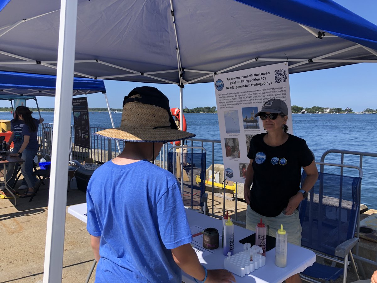 ECORD_IODP's tweet photo. Co-Chief Becky Robinson presented #IODP3NSF #Exp501 at this year's science Stroll @WHOI - thanks for your interest and the inspiring chats at our booth! For more info check out the expedition website (link below). https://t.co/Dm3Yuti3LM