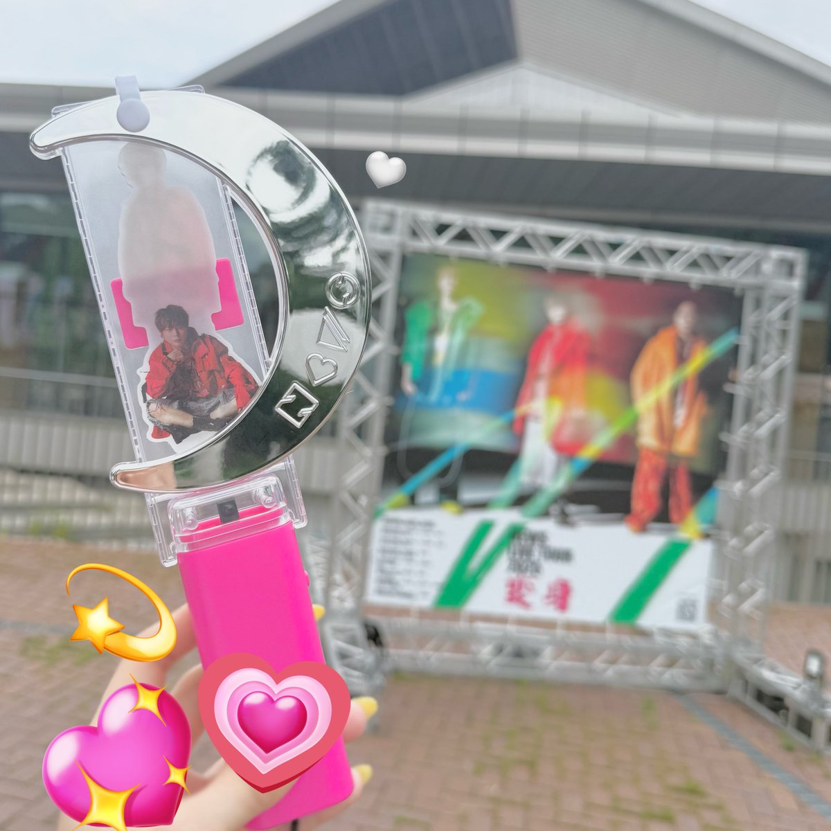 Man ✨カレンダー アクスタ ペンライト外袋有✨値下げ交渉可 NEWS 変身 2025 ペンライト アクスタ 集合 銀テープ - メルカリ