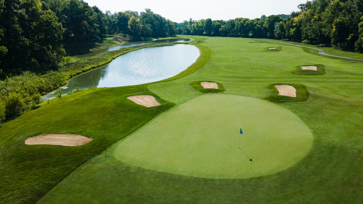 Course Feature Friday: Chatham Hills in Westfield, IN features wall-to-wall Tee-2-Green premium bentgrass, expertly maintained by Supt. Chad Allen and team.

This Aug 15–17, it hosts LIV Golf Indianapolis, showcasing top-tier playing conditions.

#Tee2Green #Bentgrass #LIVGolf
