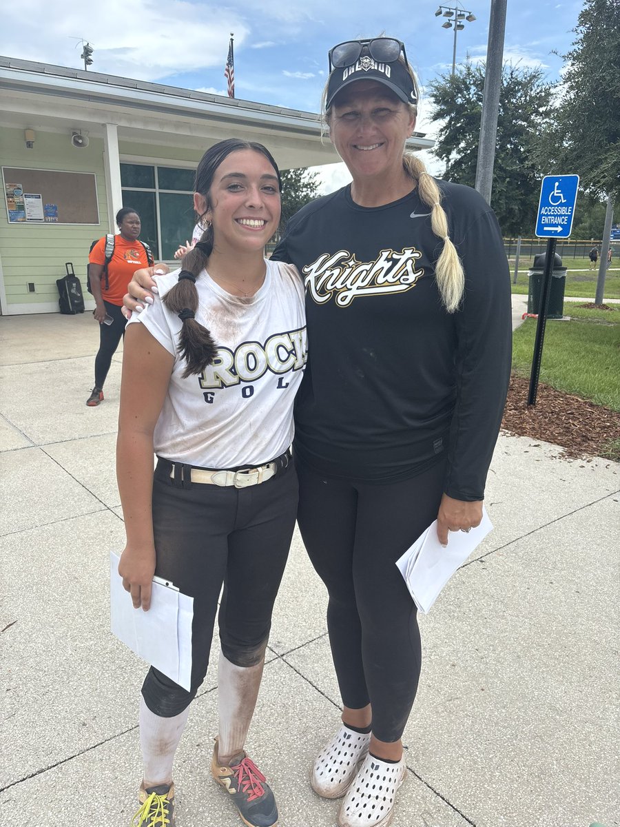 AvaHorswood_28's tweet photo. Great meeting you this weekend at the #proswings camp, Coach Bear @CoachBallMalone! Glad my timing was perfect (and lucky) by hitting one over while you were watching! https://t.co/oir6y3Bwh4