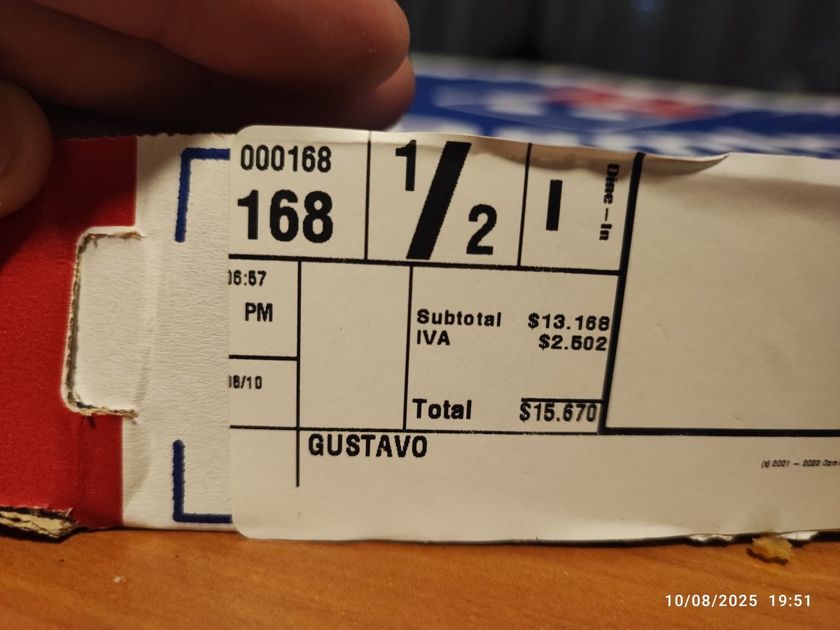 GuTy_UC's tweet photo. @dominospizza_cl en local de Santiago centro san Francisco, me entrega pizza fría y no es la que pedí. Además se demoran 30 min en entregarla y la entregan fría https://t.co/1g89YSV3gp