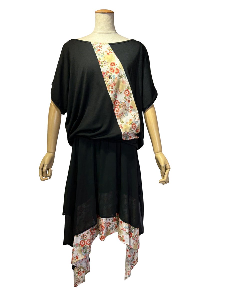 黒と白の和柄を見つけたのでこんな子達を作りました。
ラフォーレ原宿に並びます。