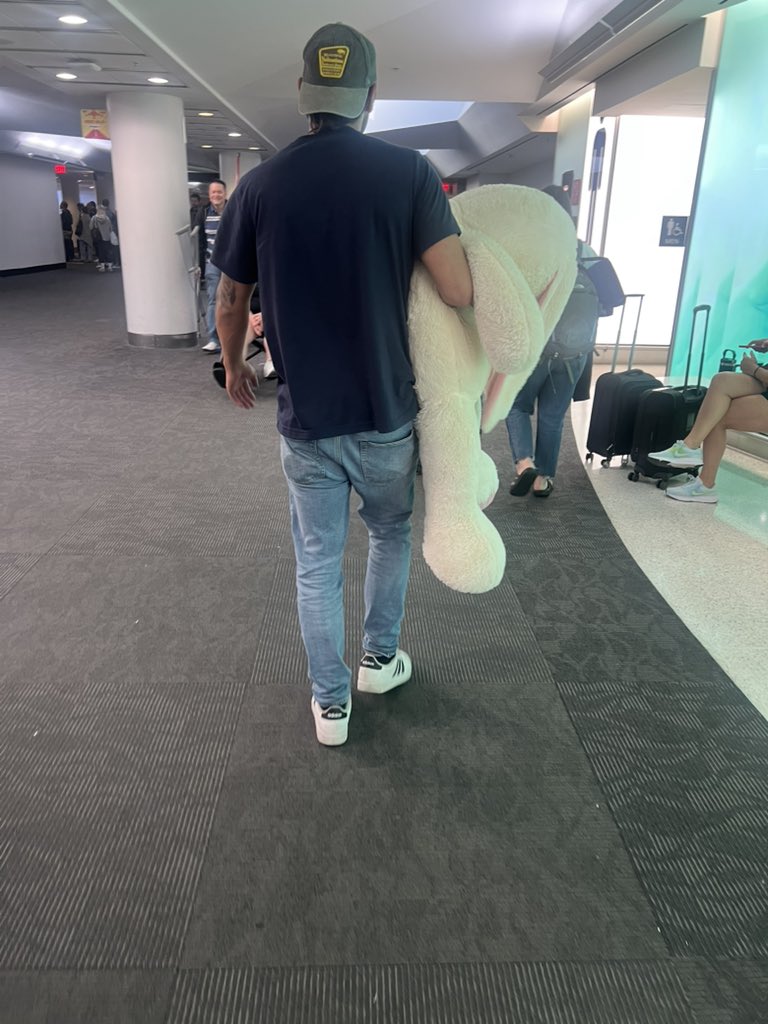 this guy carried this thru the airport for a chick and sat with it on the plane. chivalry is not dead.