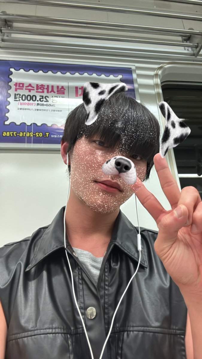 히힣 눈이 .. 풀려따..헿 ㅎㅎ 근데 저러고 영화 보러 갈랬음 ㅋㅋㅋㅋ 나도 내가 보기엔 험하다...