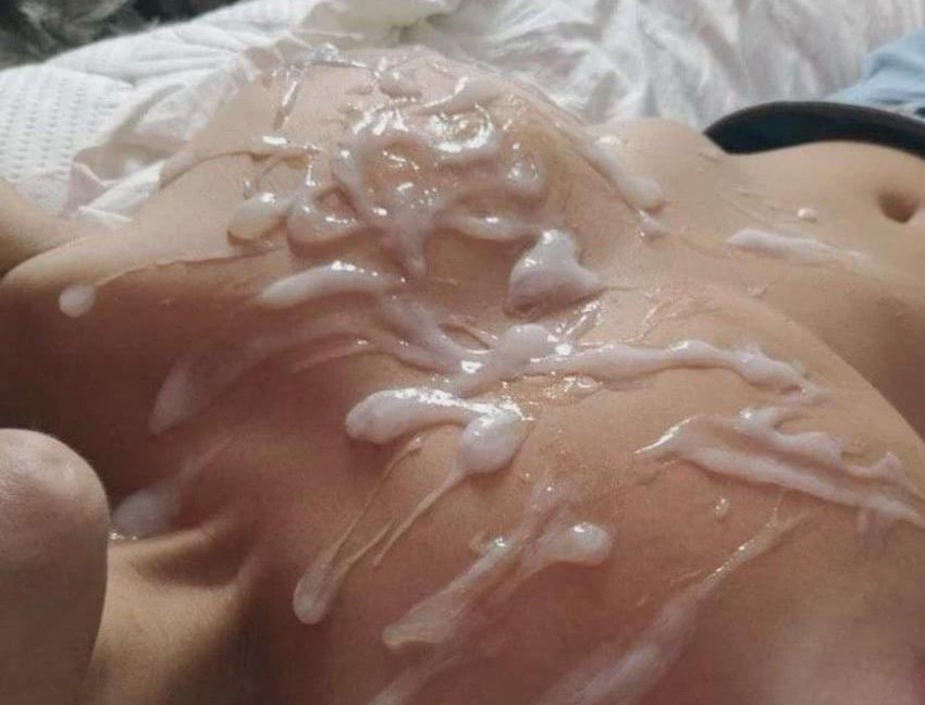 Jamaizney's tweet photo. Pijamas estaba haciendo un postre de 🍋 y se me cayò encima la lata
 #toytite 🥺 https://t.co/nl2zEEQkyH