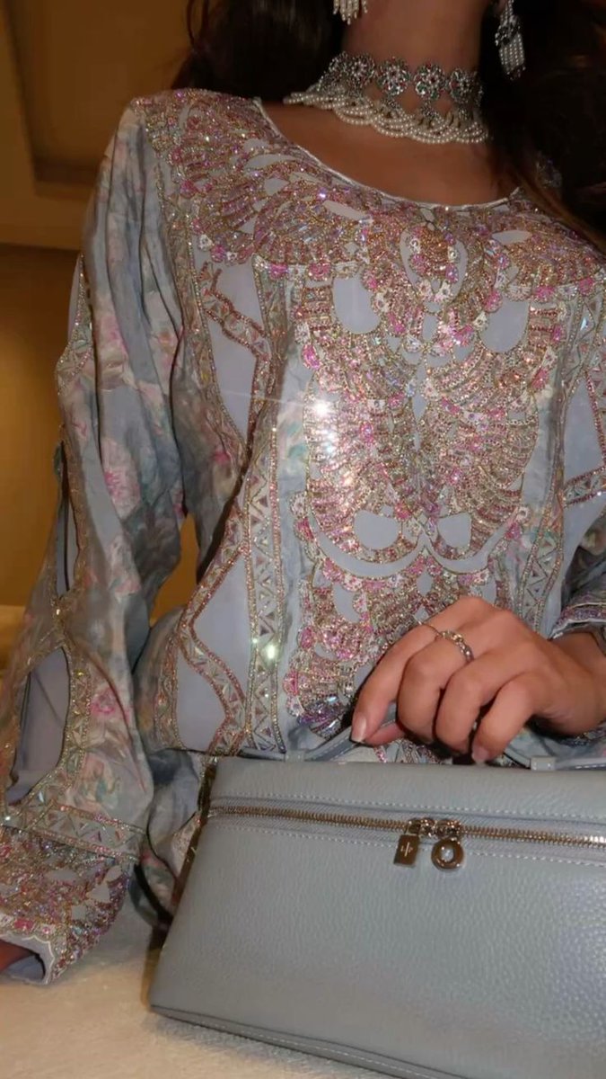 حب عمري فدوه لك عمري من اول وتالي
من متى تغلا عليك سنين عمري لو تبيها

#صباح_الخير