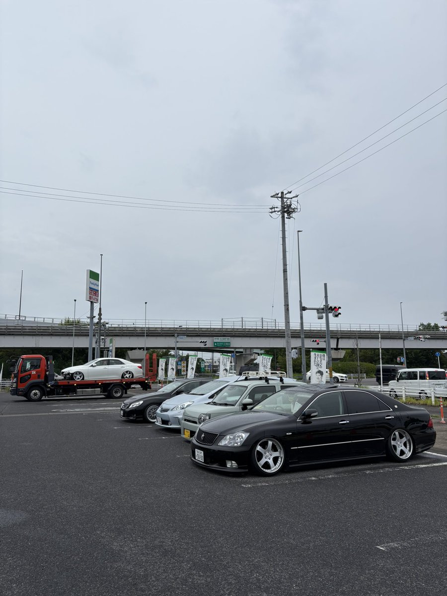 エダマメMTVol.2.5お疲れ様でした！
（写真全然エダマメ写ってへんけど奥に総勢十数台のイカしたエダマメたくさんいました）
小雨で開催でできてよかったです🥹
お足元の悪い中遠方からお集まりいただきありがとうございました！
また次回よろしくお願いします！