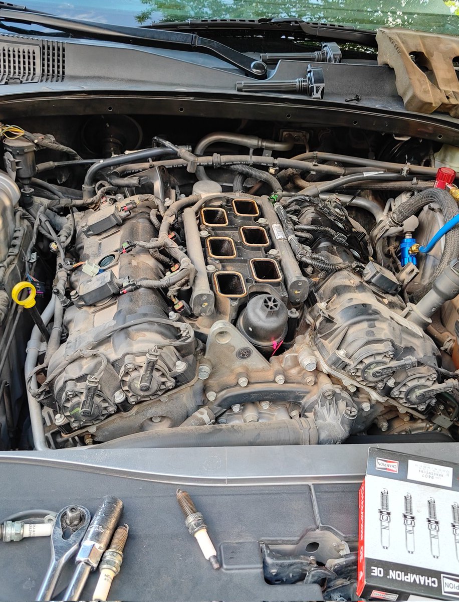 ZigTheDragon ๐ฒ (@zigthedragon) on Twitter photo Me, changes one spark plug:
You can just call me a mechanic ๐ ๐ ๏ธ ๐ฆ Me, changes one spark plug:
You can just call me a mechanic ๐ ๐ ๏ธ ๐ฆ