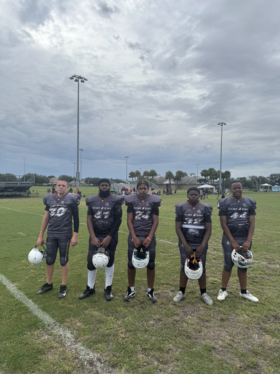 JoeBergstrom's tweet photo. This could be a very special group if they keep working! Got the W today and @JoeBergstrom_2 even got a TD!! Next week the games start counting! #sarasotaseminoles https://t.co/cZi95B7ypK