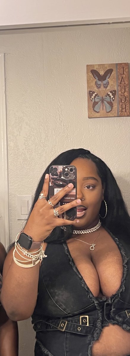 HeyTrenae's tweet photo. See ya later 📷 https://t.co/JsTZwAKQb0