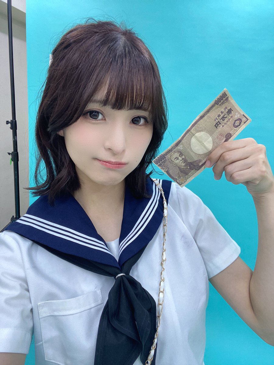 おはようー🌧💙

昨日筋トレで筋肉痛ビキビキ(´•ω•`)

 #とある舞台2025 
 #ちゅん