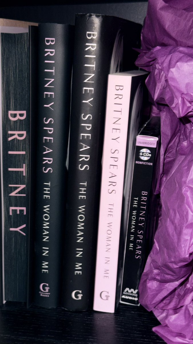 My collection: Britney Spears’ memoir “The Woman In Me” 👸🏼 #BritneyBook 📖 

1. <a href="/AMCTheatres/">AMC Theatres</a> “Crossroads” screening version (advance copy) 
2. 🇺🇸 hardcover
3. 🇬🇧 hardcover 
4. 🇬🇧 paperback
5. 💿 audiobook CD set