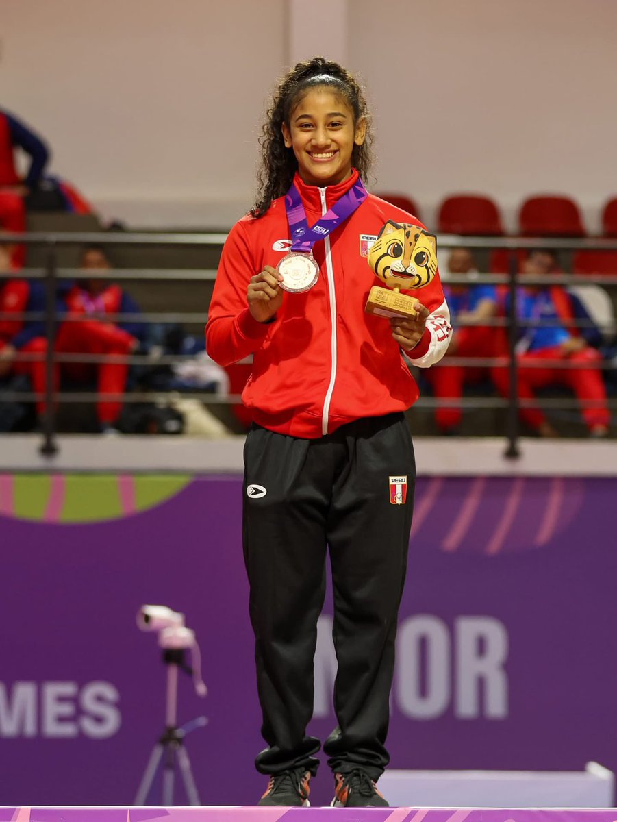 judomaria's tweet photo. Este es un logro que ratifica el gran trabajo de @judoperu, que tiene el gran respaldo del @ipdperu a través del presidente Federico Tong, quien hoy nos acompañó en este día lleno de emociones.

¡Vamos por más! ¡Arriba Perú! 🇵🇪 🥉 https://t.co/2OsmKGumND