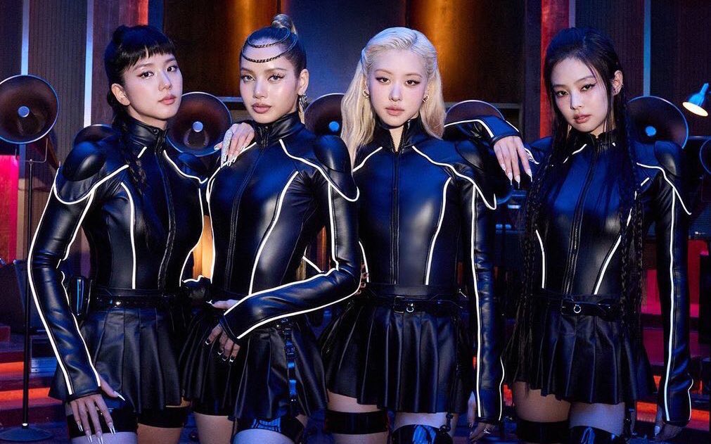 pinksview's tweet photo. 🚨 BLACKPINK will reportedly make their comeback in November with a mini album, according to music industry officials.

“BLACKPINK will release an album instead of a digital single in November. It's a mini album form.

We have already finished shooting the jacket required for the album, and we will finish the recording of the new song and the overall work required for the album within two months.

The official continued, "BLACKPINK should release an album within the year. Originally, I was aiming for a release in October, but the schedule has changed, so I'm going to release it in November and broadcast music as much as possible," he said.”