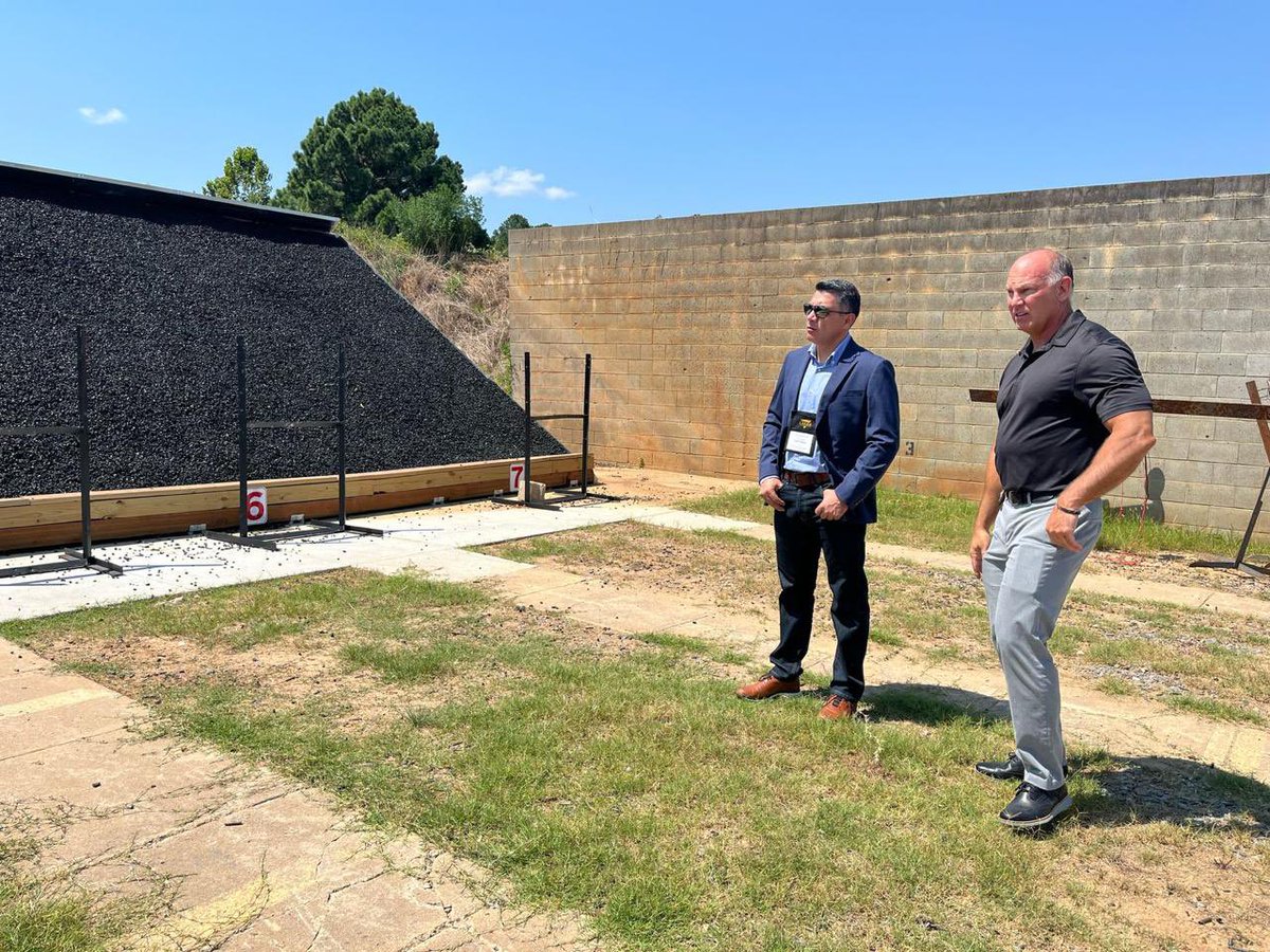 👮‍♂️ El titular de la SSC tuvo la oportunidad de visitar la Academia de Policía de Little Rock, Arkansas, Estados Unidos, donde se reunió con el Director, el Mayor Eric Hinsley.