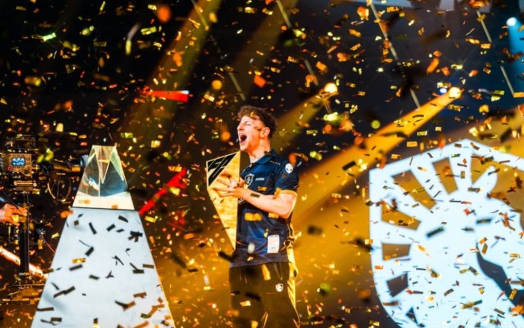 Kronnos767's tweet photo. ÚLTIMO DIA de @EWC_EN finalizado. SOMOS CAMPEÕES DO MUNDO, eu nunca imaginei que assistiria algo assim ao vivo, obrigado @TeamLiquidBR e @TeamLiquid por isso. Irmã (@chomelia18) eu te amo, com você tudo é mais especial 
#tlwin #EWC2025 https://t.co/ONBsA22kJf
