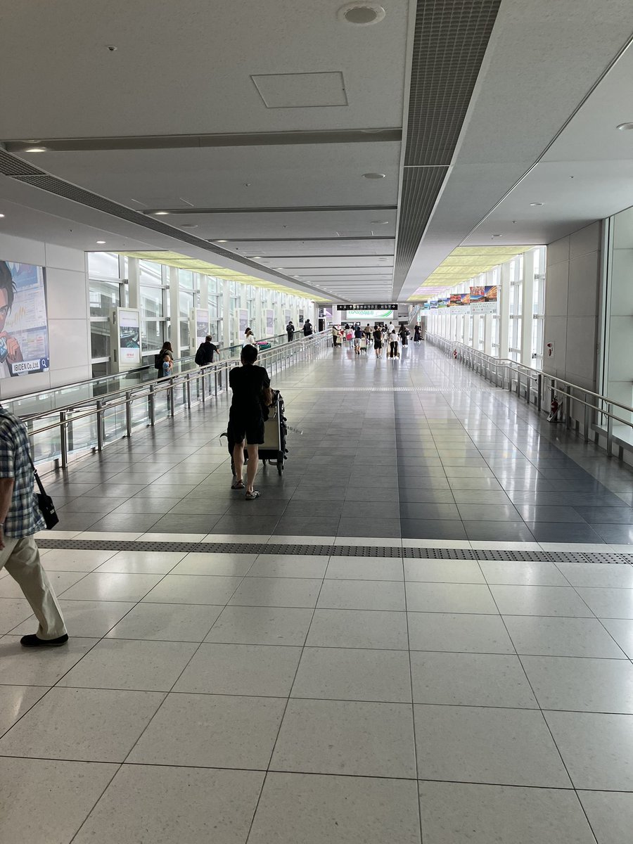 少し遅れたけど無事着陸しセントレア組のトホホ坂😭多くの方はお盆休みを楽しんでるのいいなぁ☺️てことで駄ポスト多めでしたがイイネ、コメントたくさんいただきありがとうございました！ブログで詳細綴るのでぜひご覧ください😏