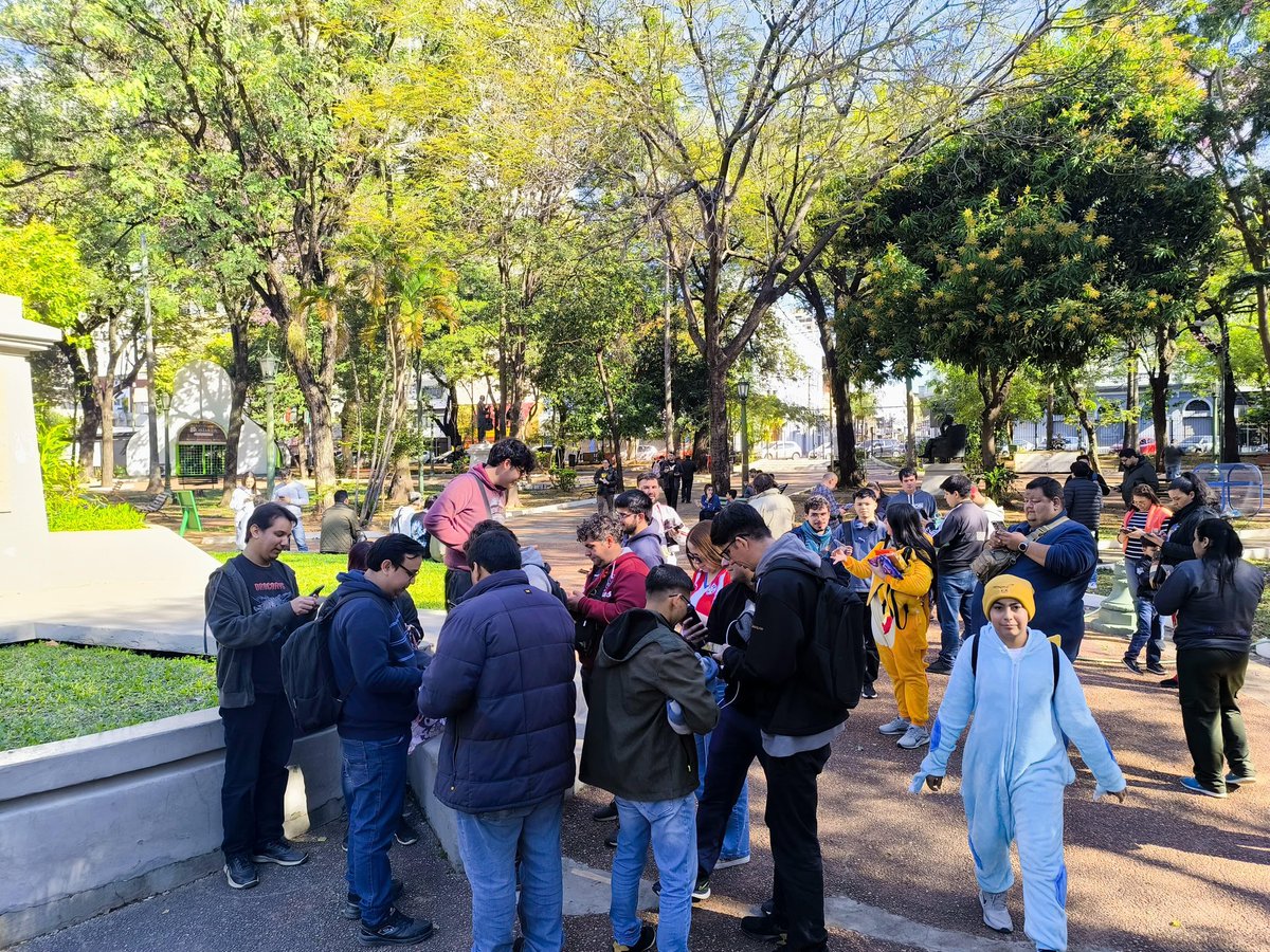 GoPokeraidsPy's tweet photo. Una comunidad tan grande que cabe en dos fotos 🤗🇵🇾
Gracias a toda la comunidad por jugar y compartir los eventos de este fin de semana!
Realizamos una colecta solidaria para celebrar el día del niño con la iglesia San Roque de Asunción! 🍬🍭
#GoPokeraidsPy!
#ClubCampfire https://t.co/T1yRYSBxdx