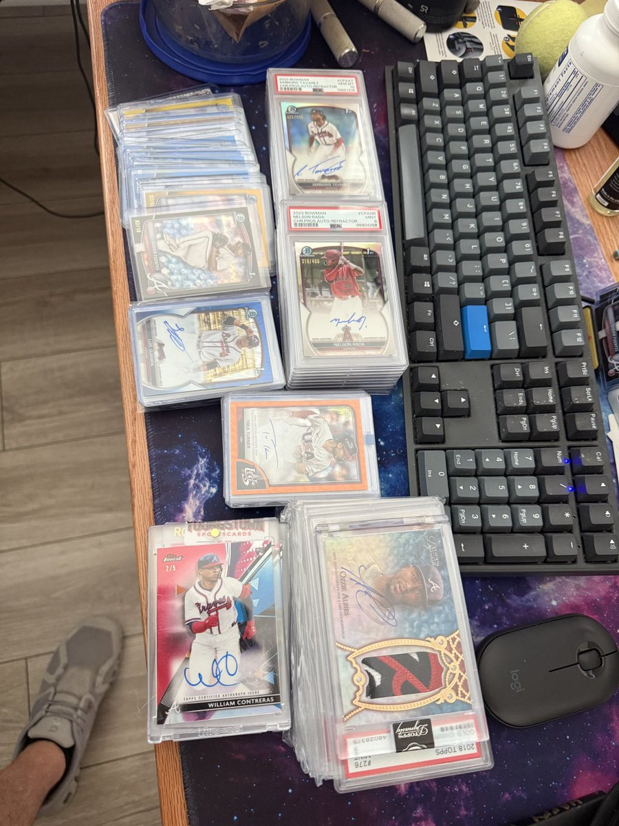 skoorb__'s tweet photo. Possibility selling off all my remaining baseball cards. More than likely will send to consignment but if any Braves collectors want a list let me know and I’ll put something together. Also have a ton of non Braves 1st bowman autos and random dollar box and up things https://t.co/iZjOdW570d