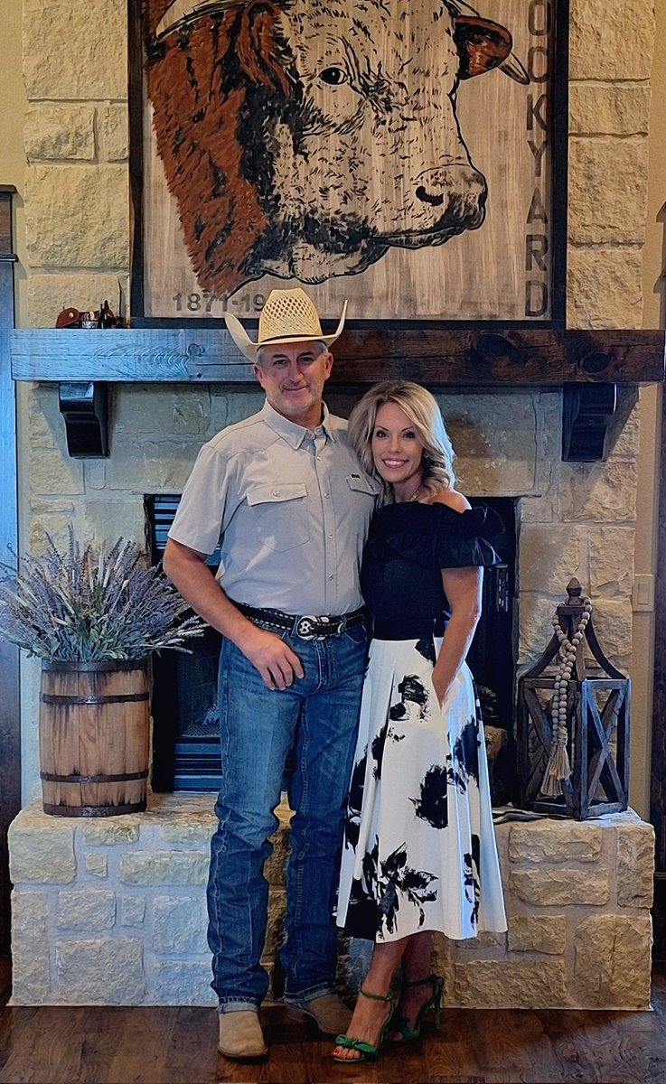DAXBURCHETT's tweet photo. Wonderful and Fancy dinner this weekend! Celebrating 🍾 our family and friends! #demandbeef! Steaks were as good as the company! And damn.. I had a hot 🔥 date!! ❤️
@chuck_mccauley https://t.co/iUjMHxRpcm