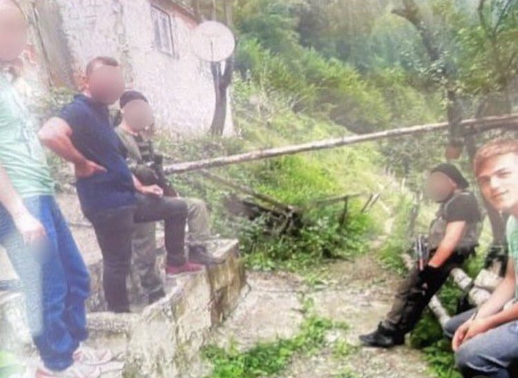 Eren Bülbül’ü korumaya çalışırken 41 kurşunla şehit edilen Astsubay Ferhat Gedik’in kamerasından, Eren’in son fotoğrafı.