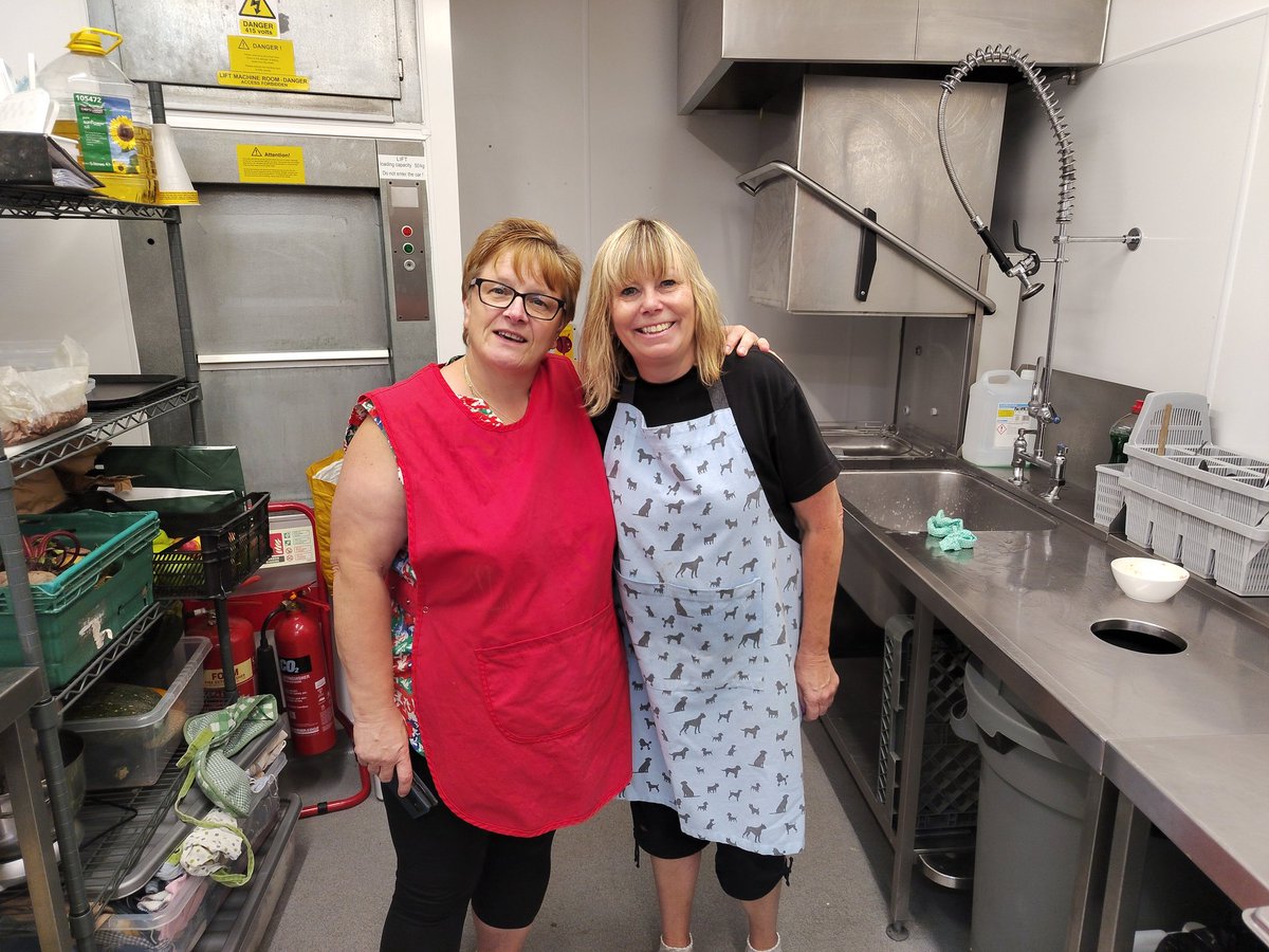 mantonl's tweet photo. Julie and Lee volunteering in the kitchen at the Wellspring Homeless Centre in Stockport today. We had lots of happy well fed visitors after breakfast and lunch service... #wellspring #volunteering #stockport #Giveback #masscatering #Chef #homesless #endinghunger https://t.co/aJjoNXWDMY