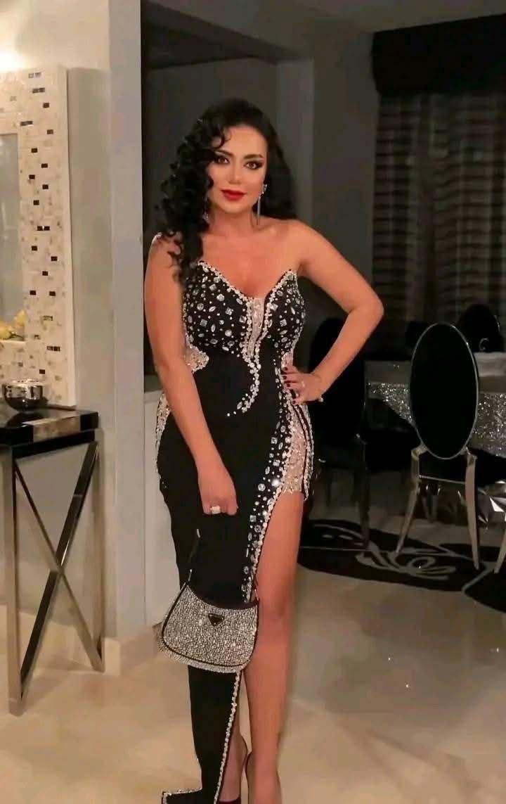 هعمل جروب حالا لفشخي انا و اهلي اللي في الصور دول كل اللي عليك عشان تنضم للحفله ريتويت و ابعتلي صوره حد منهم ع الخاص