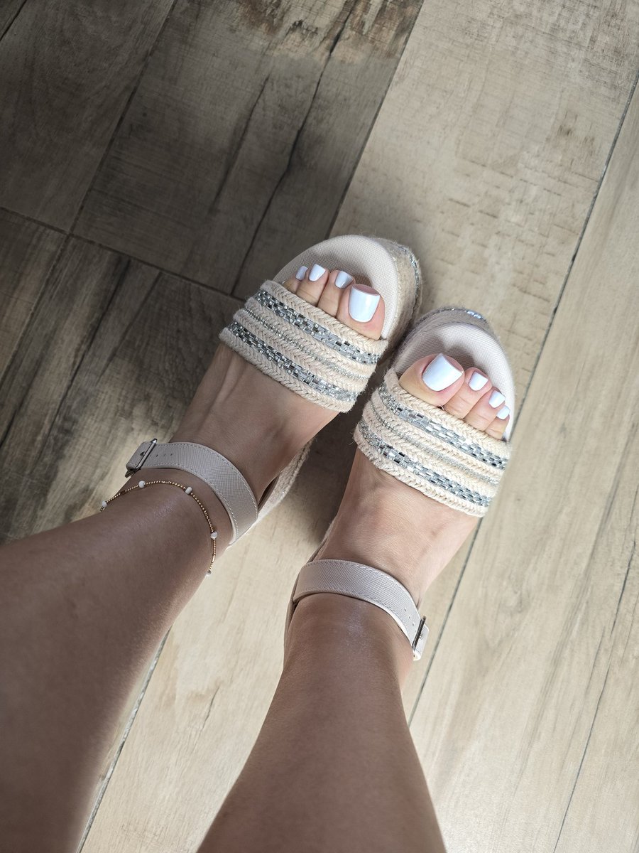 tecolotadiurna's tweet photo. 🦉📸 #YoTengoAlasdeTecolota #feetlovers https://t.co/GIWIWy7hdd