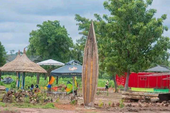 #DiscoverBF 🇧🇫... Samandéni est une commune rurale située dans le département de Bama, à une quarantaine de km de #BoboDioulasso, à l'ouest du #BurkinaFaso 🇧🇫. Connue pour son barrage de plus d'un milliard de m³ d'eau inauguré en 2019 (3e plus grand barrage du pays après