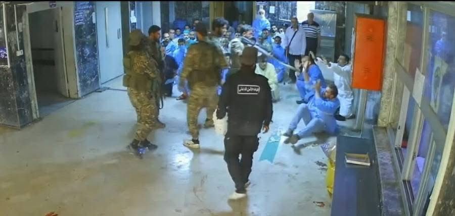 بتقلو احتجاز طاقم مشفى كامل يعتبر جريمة حرب، كيف اذا صار تصفية لحدا من الكادر؟
بيقلك دفاع عن النفس.
بتقلو هوي المعتدي بالأساس، كيف صار عم يدافع عن نفسو واصلا الطرف المقابل مو مسلح؟
بيقلك اصلا بأميركا اذا حدا اعتدى ععنصر أمن فمن حقو ينهي حياتو
بتقلو بس...
بيقلك عوي ولاك
#السويداء