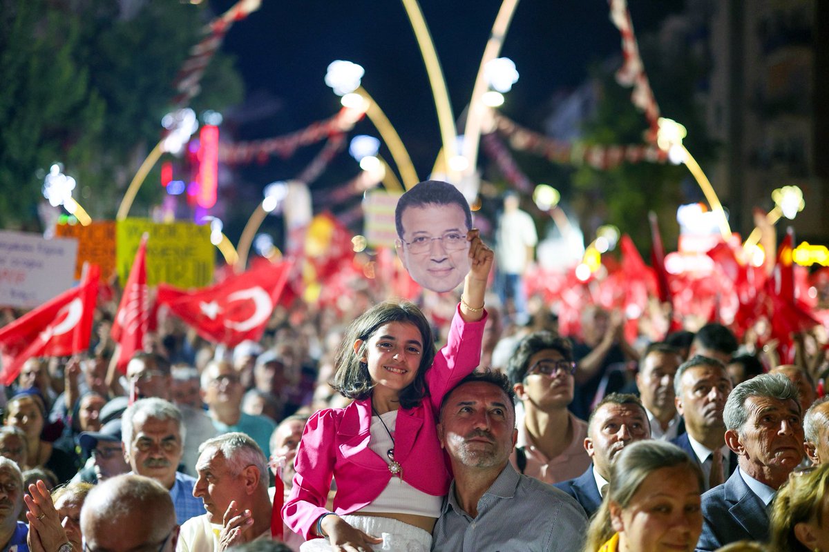 Dilek Kaya İmamoğlu (@dk_imamoglu) on Twitter photo Tokat’ta halkın sesi, adalet ve demokrasi için yankılandı! İradesine ve ülkemizin özgür yarınlarına sahip çıkmak için milyonlar; inançla ve cesaretle dayanışmayı büyütüyor, mücadeleyi sürdürüyor.
<a href="/eczozgurozel/">Özgür Özel</a> <a href="/CBAdayOfisi/">Cumhurbaşkanlığı Aday Ofisi</a> Tokat’ta halkın sesi, adalet ve demokrasi için yankılandı! İradesine ve ülkemizin özgür yarınlarına sahip çıkmak için milyonlar; inançla ve cesaretle dayanışmayı büyütüyor, mücadeleyi sürdürüyor.
<a href="/eczozgurozel/">Özgür Özel</a> <a href="/CBAdayOfisi/">Cumhurbaşkanlığı Aday Ofisi</a>