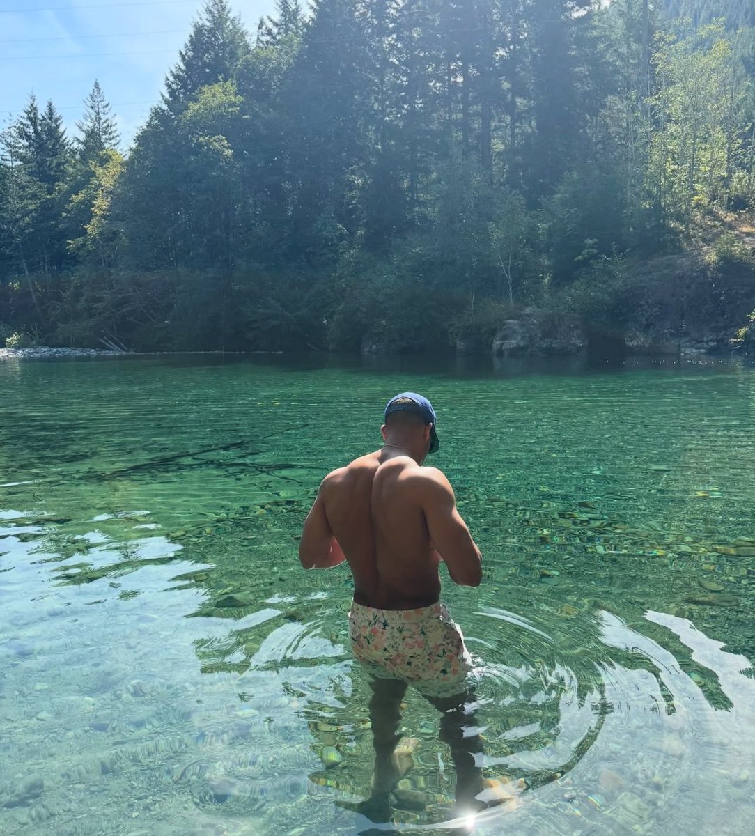 firevirility's tweet photo. ⠀⠀⠀⠀⠀⠀⠀⠀⠀

⠀⠀⠀⠀⠀⠀ ⠀ the water was freezing.  

⠀⠀⠀⠀⠀ https://t.co/Dke4jkkX4P