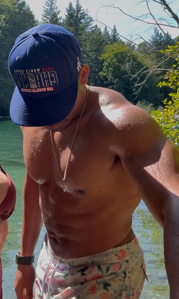 firevirility's tweet photo. ⠀⠀⠀⠀⠀⠀⠀⠀⠀

⠀⠀⠀⠀⠀⠀ ⠀ the water was freezing.  

⠀⠀⠀⠀⠀ https://t.co/Dke4jkkX4P