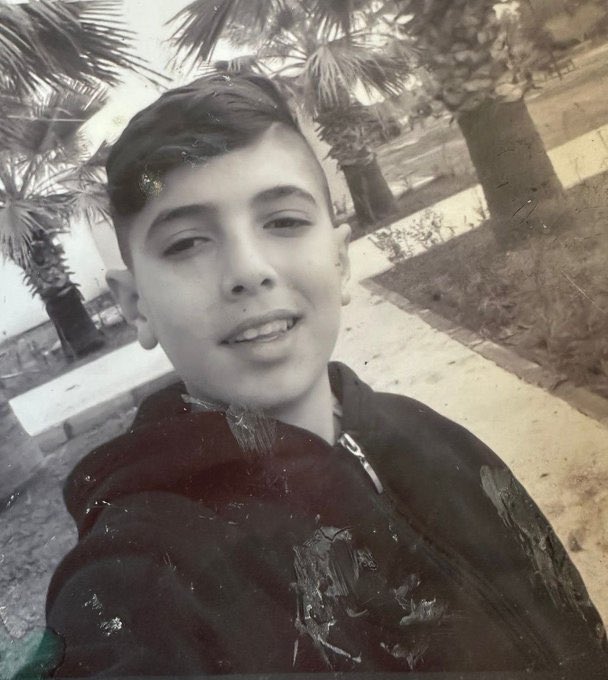 16 yaşındaki sıra arkadaşımız Emir Kılınç, çalıştığı iş yerine gelen tırın altında kalarak hayatını kaybetti, tırın şöförü ise bugün serbest bırakıldı. 

Çocuklara işçi demeye utanmadıkları bu düzeni başlarına yıkacağız! Kaybettiğimiz bütün sıra arkadaşlarımızın, bütün