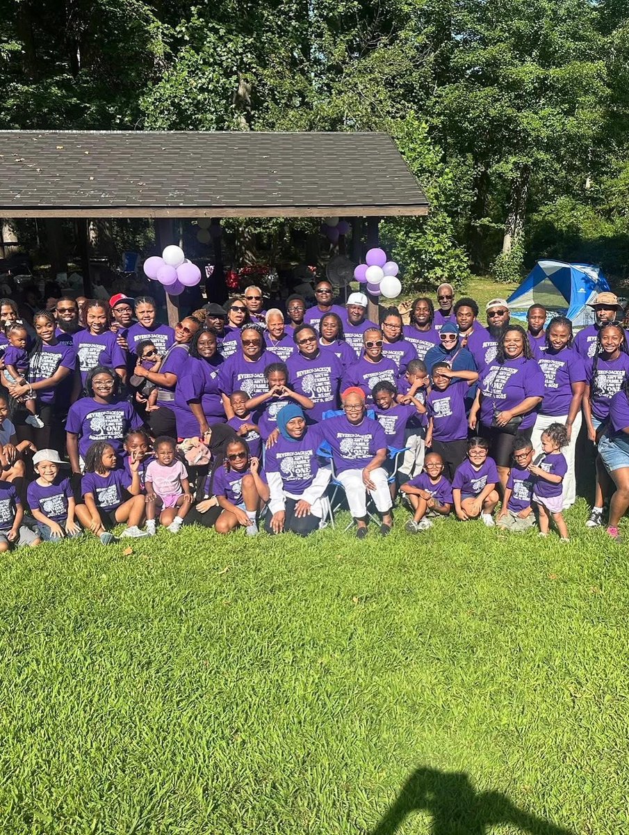 block_TLP's tweet photo. Beverly/Jackson Family Reunion 💜 https://t.co/1tLF4TdRlU