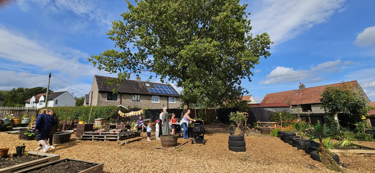 PCassidy29's tweet photo. Visited the Larkfield Gorilla Garden today 🌱 – huge credit to Kirsty &amp; the volunteers for turning a derelict site into a thriving community space. 

A brilliant example of local pride in action ! 💪 

#Larkfield #CommunitySpirit https://t.co/HebBEdaEKu
