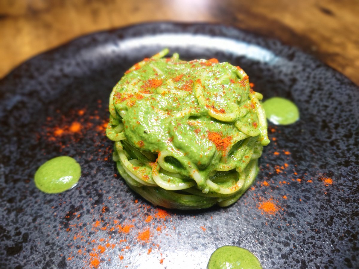 normal_kazz's tweet photo. 今朝は、ほうれん草のジェノベーゼ。
何時ものバジルをほうれん草に置き換えただけ(^▽^;)
美味しいんやけど、バジルと違い、香りが少ないのでイマイチやった····_ト ̄l〇
パプリカが血みたい(-_-;)
#おうちごはん #朝ごはん #朝パスタ #ジェノベーゼ #ほうれん草 #ポパイ #popeye #spinachpasta https://t.co/hG2OlBXQYg