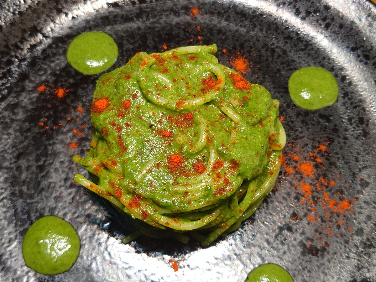 normal_kazz's tweet photo. 今朝は、ほうれん草のジェノベーゼ。
何時ものバジルをほうれん草に置き換えただけ(^▽^;)
美味しいんやけど、バジルと違い、香りが少ないのでイマイチやった····_ト ̄l〇
パプリカが血みたい(-_-;)
#おうちごはん #朝ごはん #朝パスタ #ジェノベーゼ #ほうれん草 #ポパイ #popeye #spinachpasta https://t.co/hG2OlBXQYg