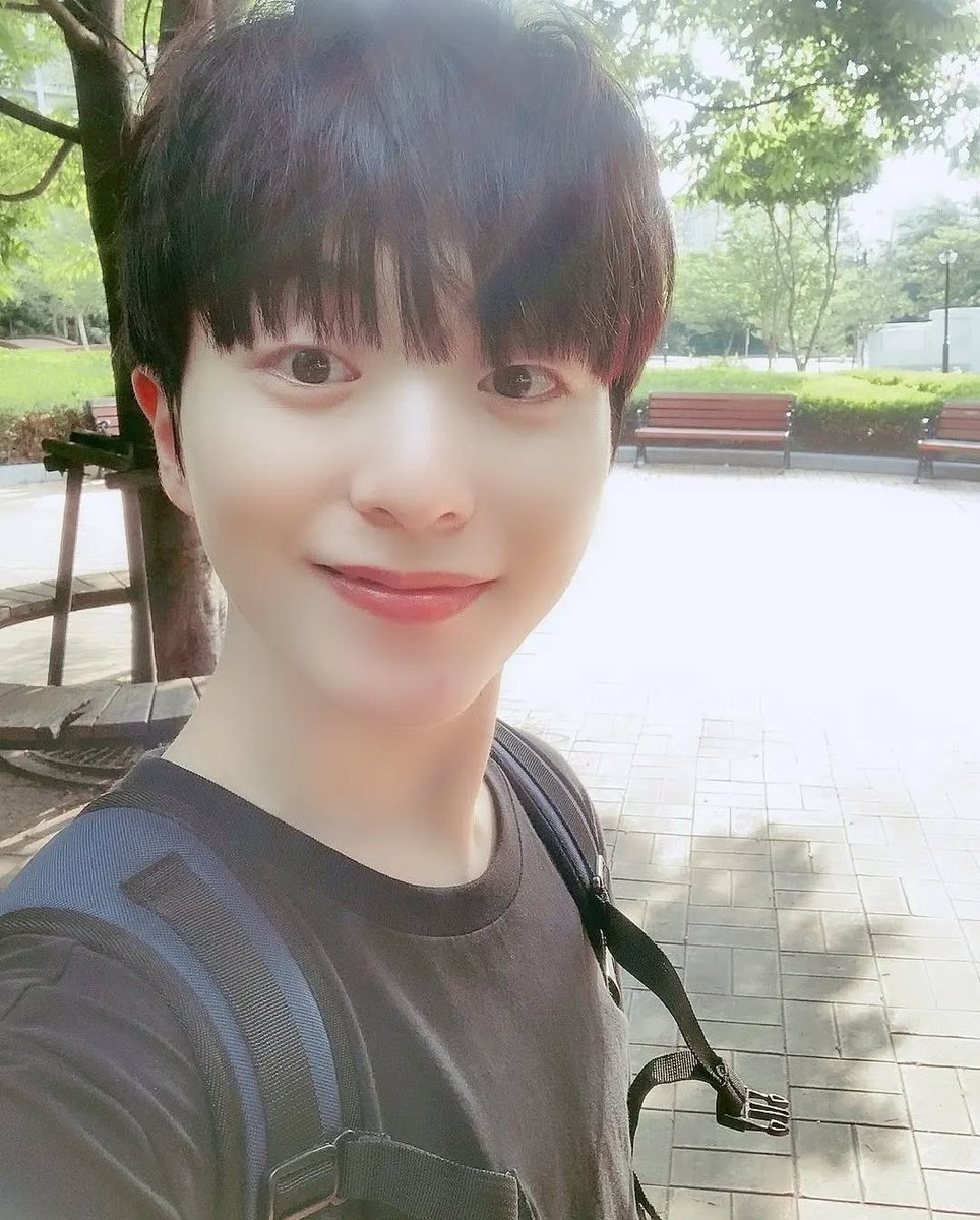 UpdateKBoys's tweet photo. 🎉🎂 Feliz aniversário para o Laun (ex-ONF), que hoje completa 26 anos!
#HAPPYLAUNDAY
#LAUN #라운 https://t.co/J4bLpbcpWz