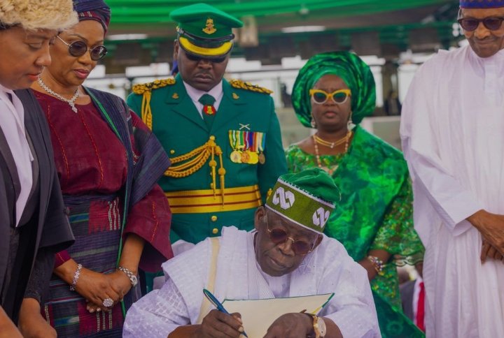 Akereyejo (@palermo_seun) on Twitter photo President Tinubu is the only one bold enough to face Nigeria’s toughest battles head-on at this moment. History doesn’t remember cowards, it remembers the doers. 💚🇳🇬
Let's pray for him to succeed.
#RenewedHope
<a href="/jidesanwoolu/">Babajide Sanwo-Olu</a> President Tinubu is the only one bold enough to face Nigeria’s toughest battles head-on at this moment. History doesn’t remember cowards, it remembers the doers. 💚🇳🇬
Let's pray for him to succeed.
#RenewedHope
<a href="/jidesanwoolu/">Babajide Sanwo-Olu</a>