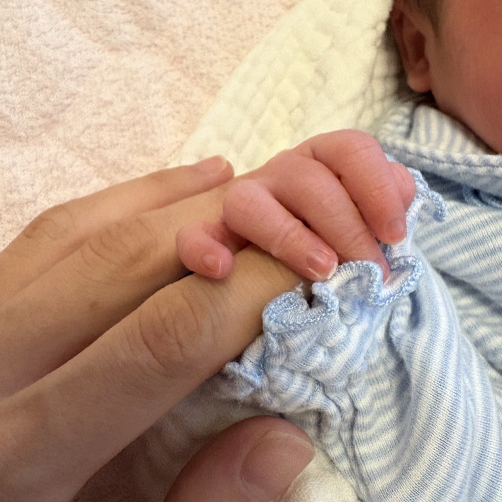 昨日、女の子産まれましたー🥹
2歳差育児のスタートですっ！

ますます副業がんばらねば🔥