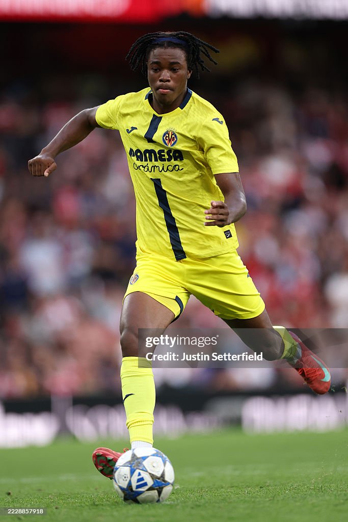 elfaroamarillo's tweet photo. Me flipa la salida de balón y contundencia en los duelos de Jean Valou(DFC|2005)

Todavía comete errores pero que con tiempo, entrenamientos y minutos con el B puede solventar

Muy buenas condiciones físicas, según @Africafoot_com pidieron su cesión equipos de segunda española https://t.co/ebuB7XsghC