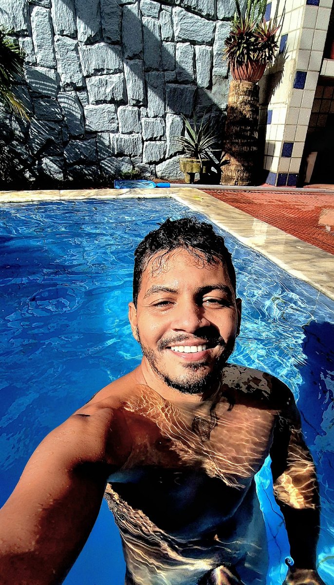 tinosilva26's tweet photo. No silêncio do domingo, encontro a tranquilidade em momentos que só a solitute consegue proporcionar! 🍃
#HomeSweetHome #Happywithmyself https://t.co/ZvvrtJhpot