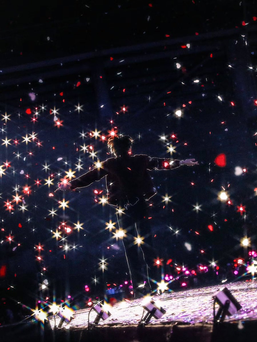 After 18 performances across 9 cities in 5 countries over 45 days, Jin’s ‘RUNSEOKJIN_epTOUR’ has officially come to an end!

What began with 36 Run Jin episodes, each with a different adventure, led to the announcement of Jin’s solo concert tour, and now to closing the chapter of