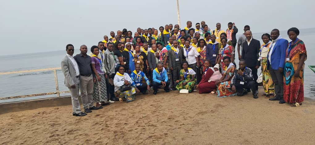 FulgenceMuhire's tweet photo. #CDPF-Cyangugu.
Abanyacyangugu bitabiriye Forum na Yubile by'umuryango ku Nyundo bashyitse amahoro bose. Bose batashye bishimye, bashimira abateguye Forum n'abakristu babakiriye mu ngo zabo muri Muhato ku Gisenyi.
@Abbé Thaddée NSENGUMUREMYI https://t.co/pAd50wVD0a