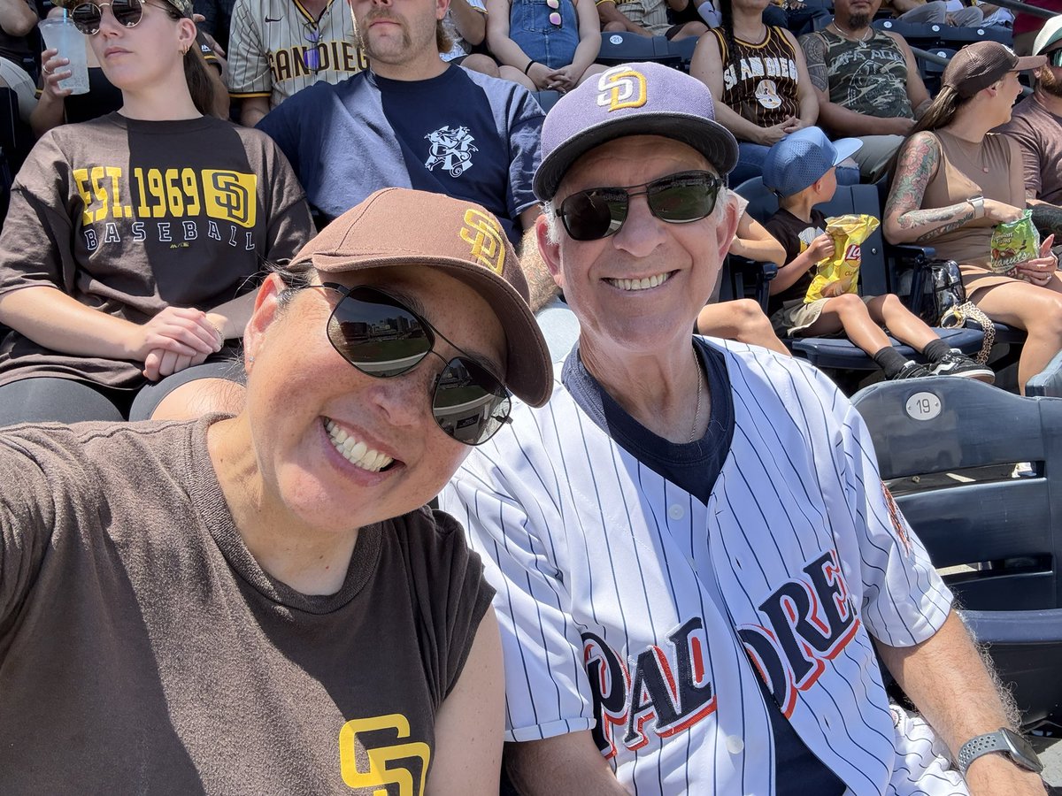 gettingchippy's tweet image. Funday Sunday 🤎💛 Go @padres #ForTheFaithful