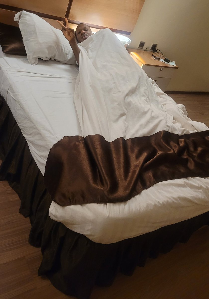 DanielRegha's tweet image. Hotel vs My house...

-Hotel is great; But, House feels homely...😀