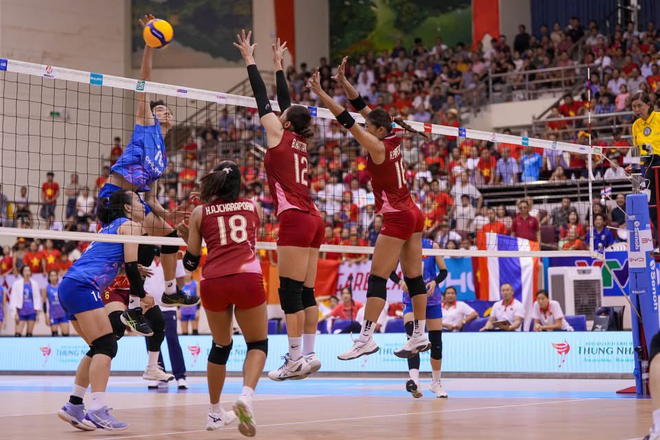 AsianVolleyball's tweet photo. Vietnam make history with first-ever SEA V League title after epic comeback 3-2 win against Thailand
Read more: https://t.co/O0CPAw8P3g
#FIVB #VolleyballWorld #SEAVLeague #SAVA #SEA #TVA #VFV #PNVF #AVC #AVCVolley #AsianVolleyball #mikasasports_official #StayActive #StayStrong https://t.co/YdkkKAi2I9