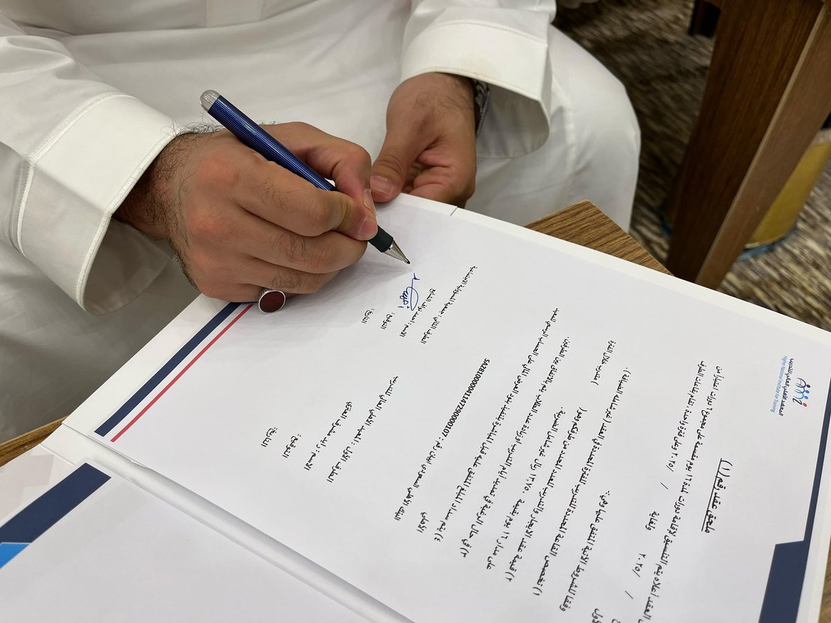 وقّعت جمعية المسؤولية الاجتماعية عقد شراكة مع المعهد الأهلي العالي للتدريب، مثّل الجمعية المدير التنفيذي أ. أحمد الشايع، ومثّل المعهد وكيله أ. رايد العنزي، وذلك لتنفيذ برنامج تمكين نخبة القطاع الثالث، بهدف تأهيل وتمكين الكفاءات الشابة للعمل في القطاع غير الربحي