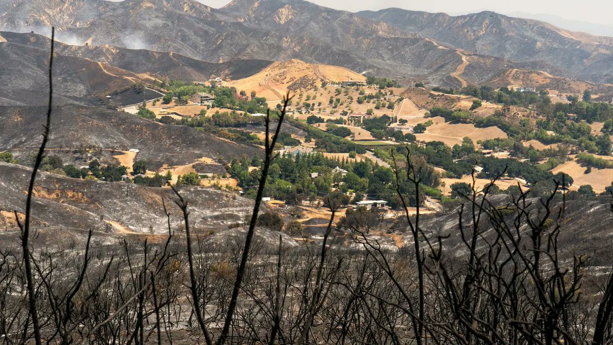 gbdrrrf's tweet photo. The Canyon Fire near Castaic has burned over 5,300 acres and is currently 28% contained.🚨 Evacuation orders for roughly 4,300 residents in Los Angeles and Ventura counties have been downgraded to warnings. #CanyonFire #CaliforniaFires #WildfireUpdate #AirQuality https://t.co/GXM2S6gYhB